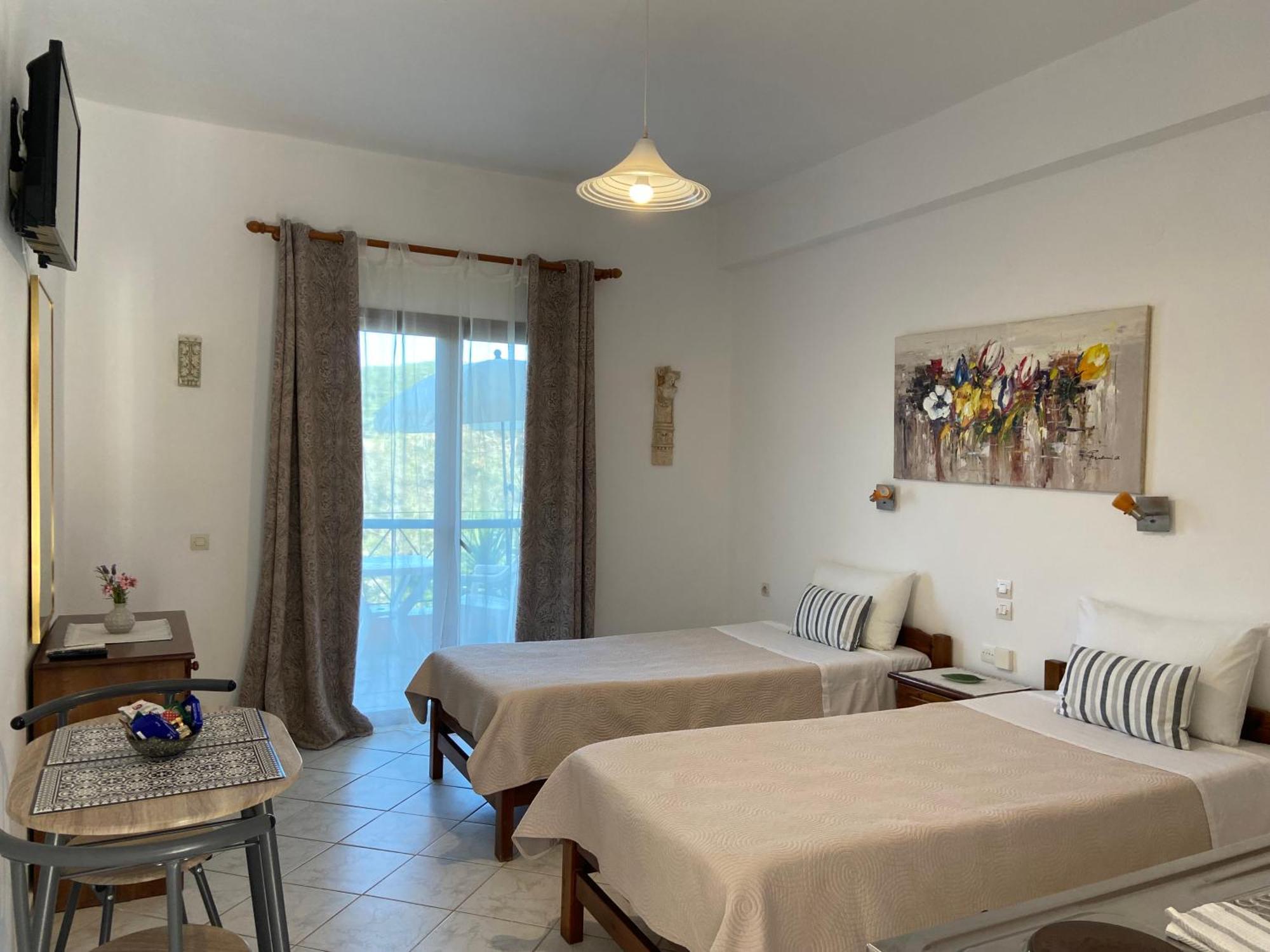 Floros Apartments Agios Stefanos Avliotes  Exterior photo